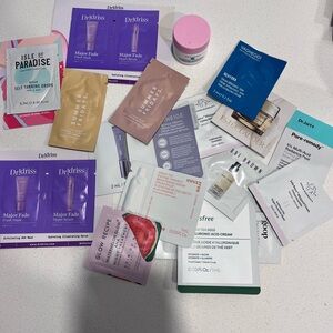 Skincare sample bundle